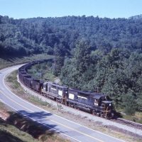 PC GP40 3216 leads train at Lumber City, PA