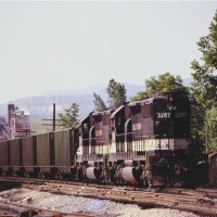 Southern SD40-2 3287 on L&N at Corbin, KY